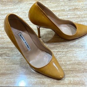 Caramel leather Manolo B’s Size 5.5. Light wear